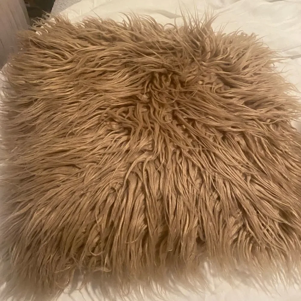 [plantoscope] faux fur pillow with insert EUC